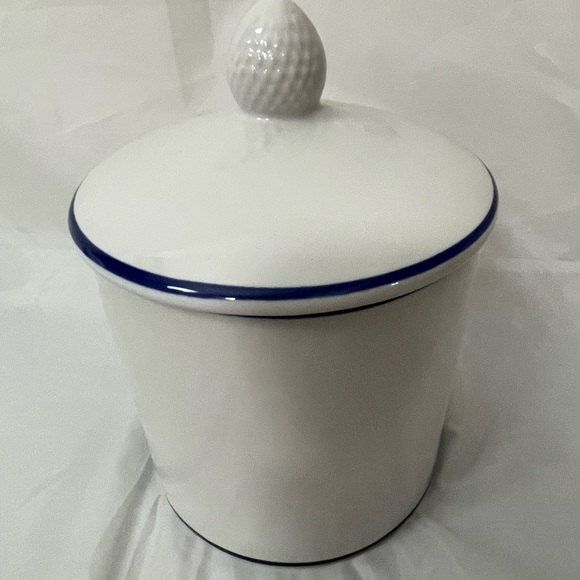 Vintage 1984. International House Country Blue. Blue Cat covered jar. 7”. - Picture 2 of 7